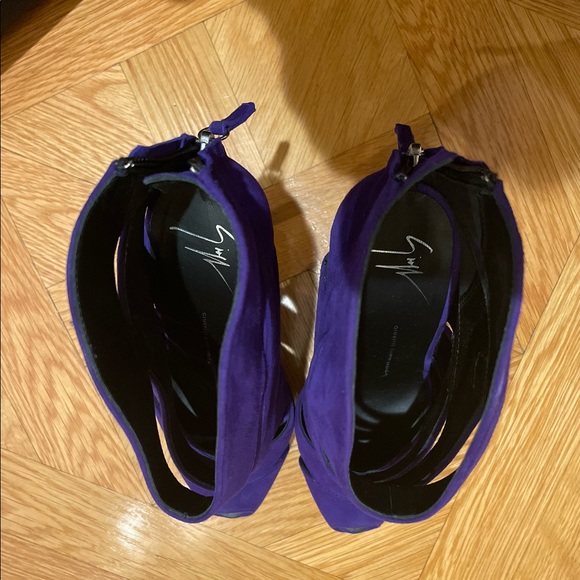 Brand new, never worn Giuseppe Zanotti platform heel in purple - Picture 7 of 9